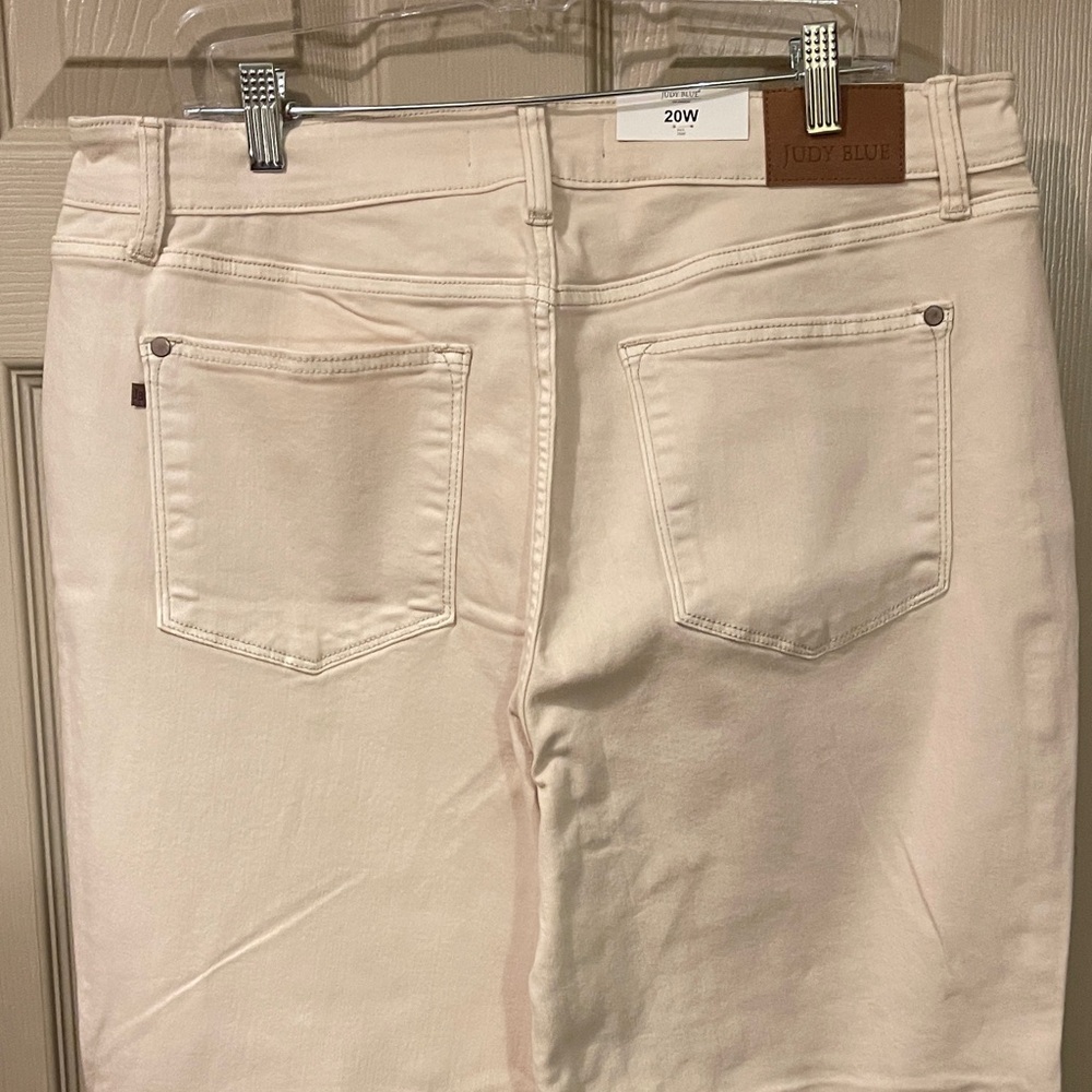NWT Judy Blue Cream Straight Leg Jeans, 20W - Picture 5 of 6